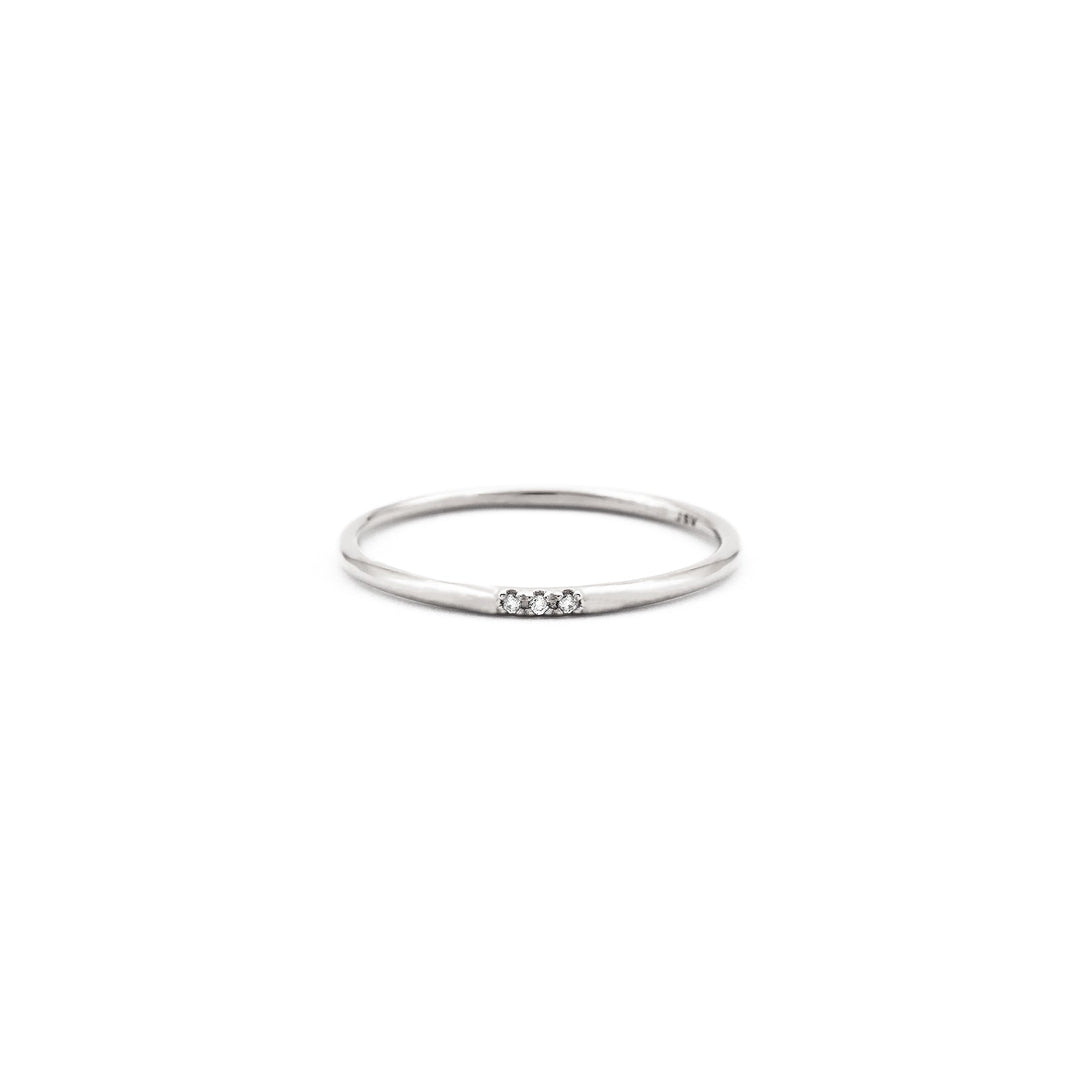 Simple Cluster Three Diamond Ring